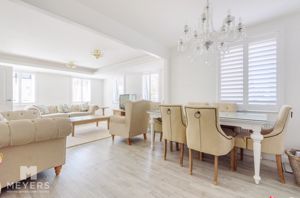 Lounge/Diner- click for photo gallery